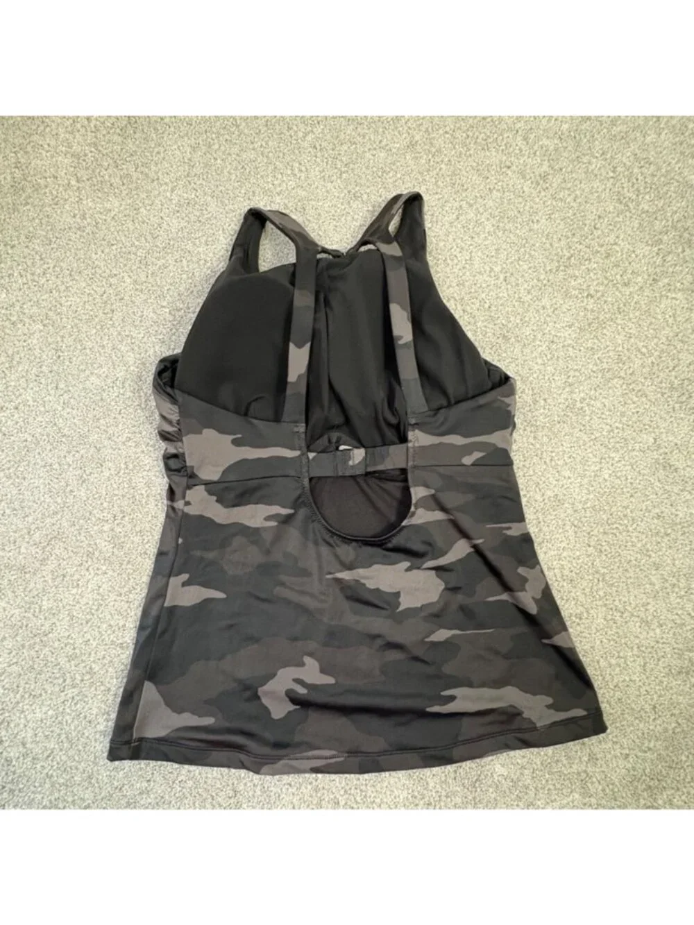 Athleta Freestyle Camo Tankini Top 38DD Camo Black Gray Racerback Swimsuit